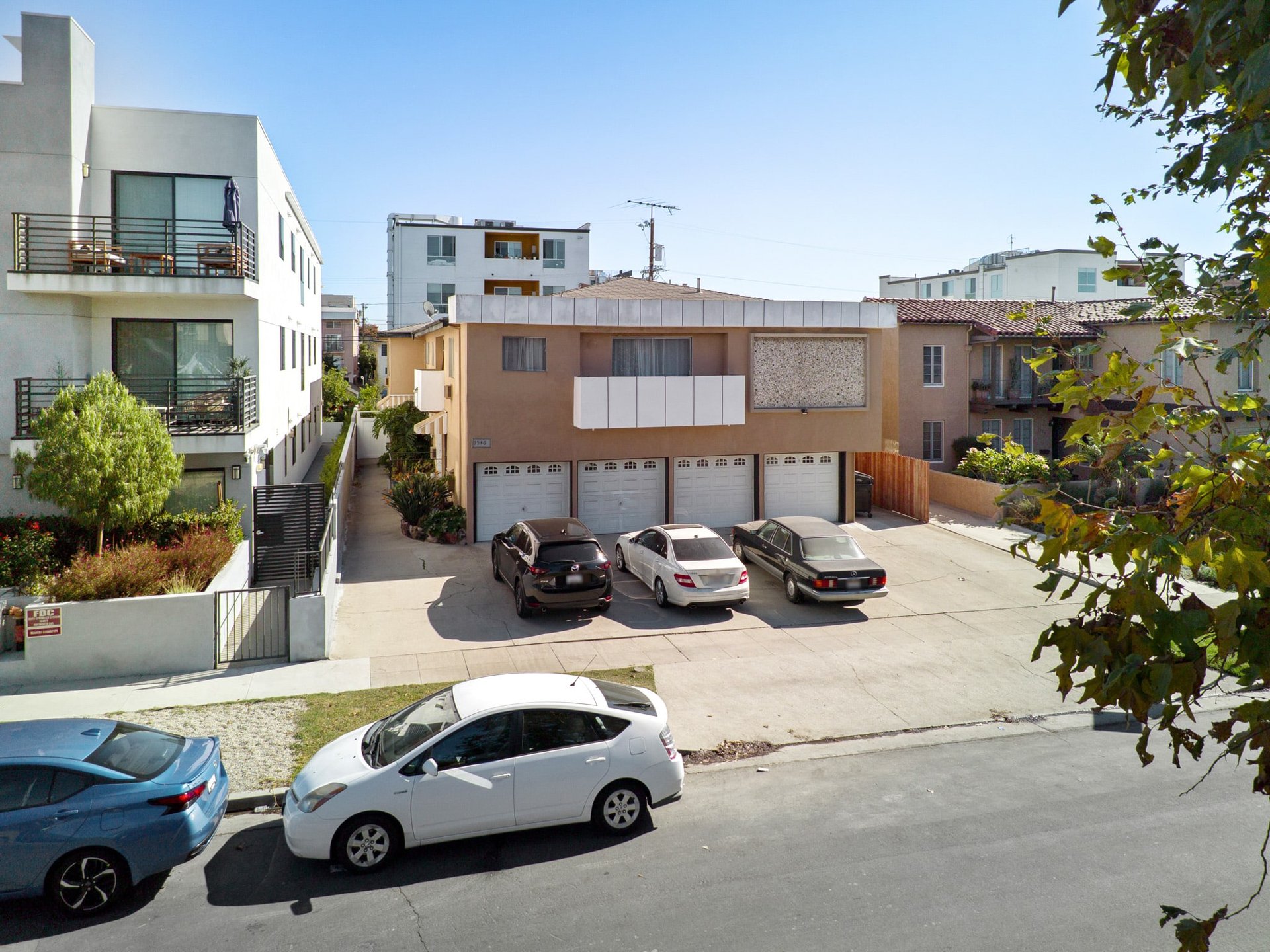 Classic Mid-Century 5-Unit Apartment Building near Beverly Hills