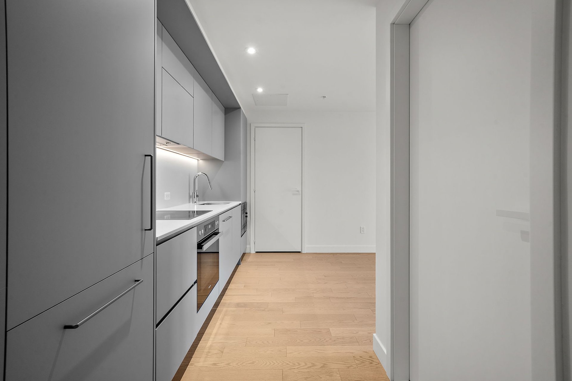 1205 Place Phillips
