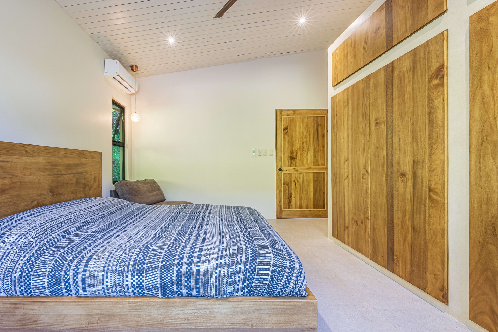 MOVE-IN READY OCEAN VIEW HOME IN CINCO VENTANAS WITH MAJESTIC RIVER ACCESS