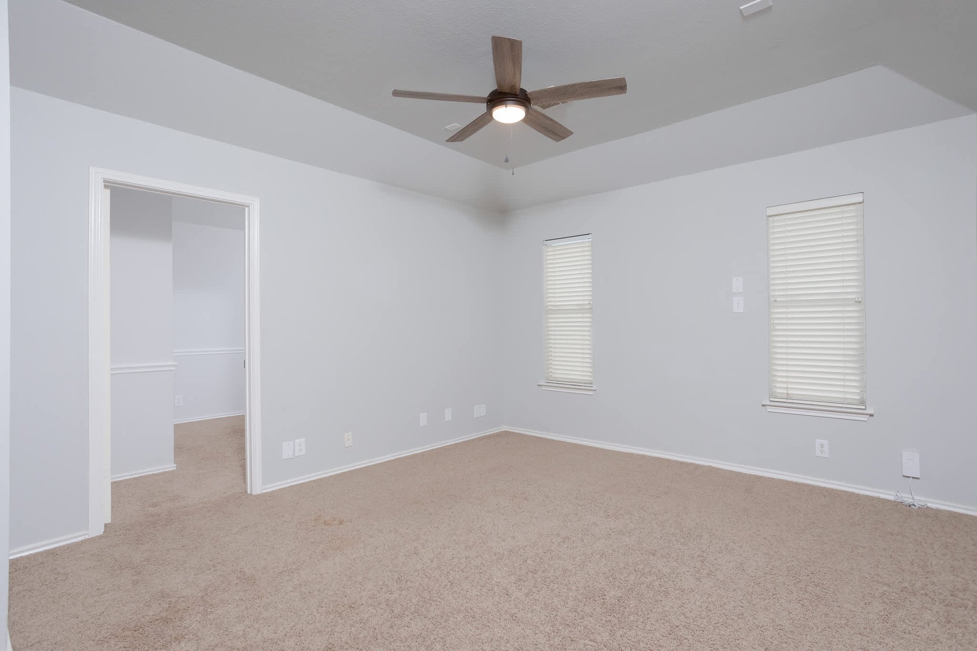 24843 CRESCENT RUN