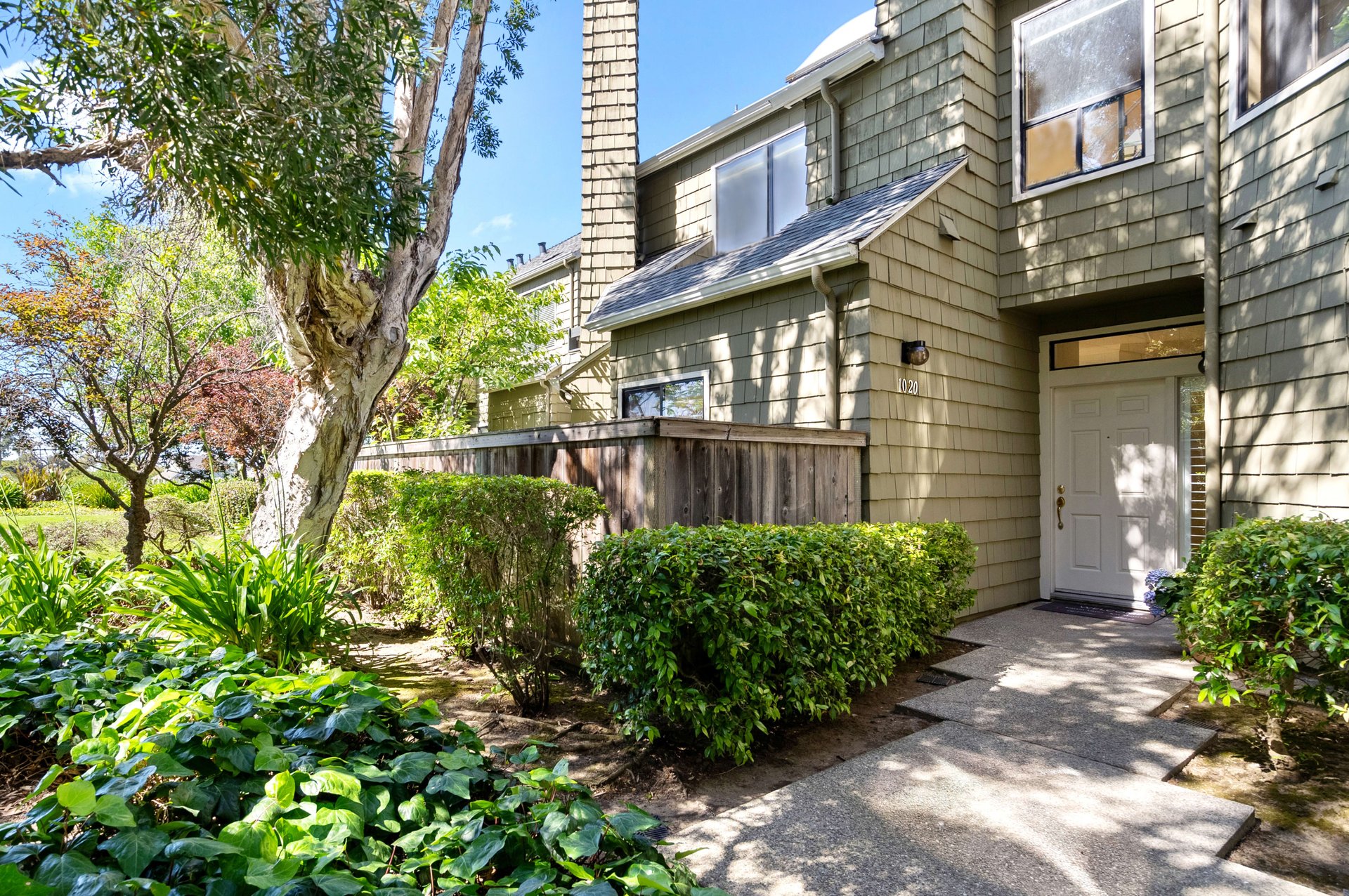 1020 Shoreline Drive