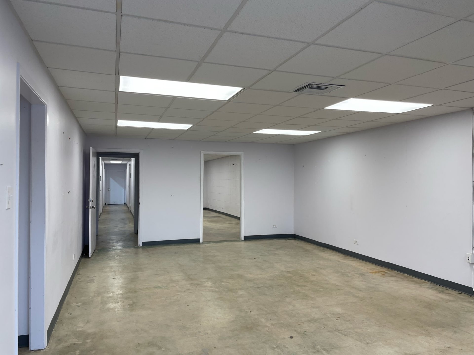2118 Mannix Flex Building | SELLER REPRESENTATION