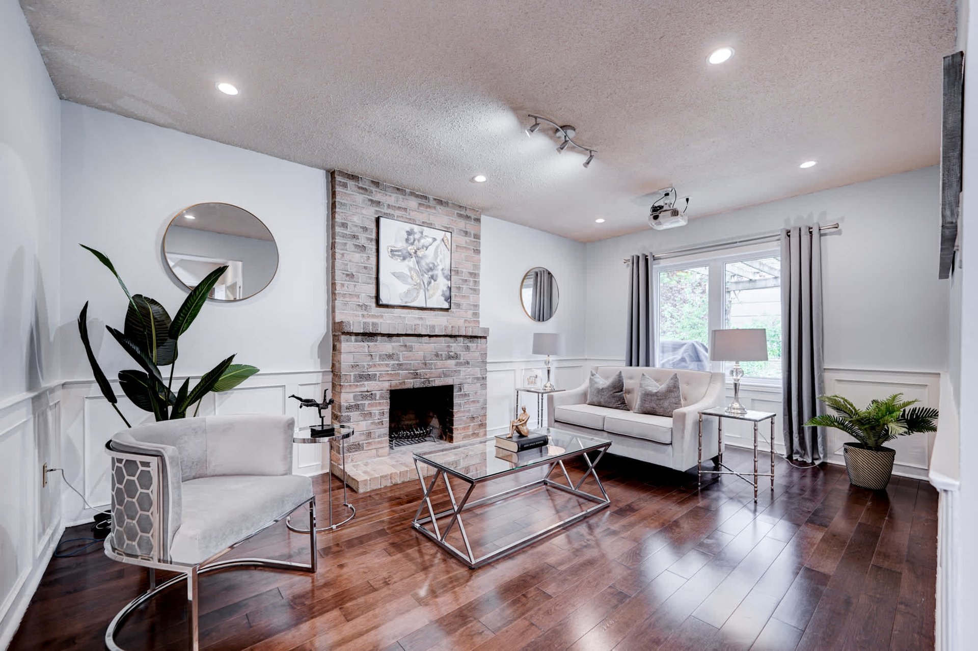 1534 Princeton Cres