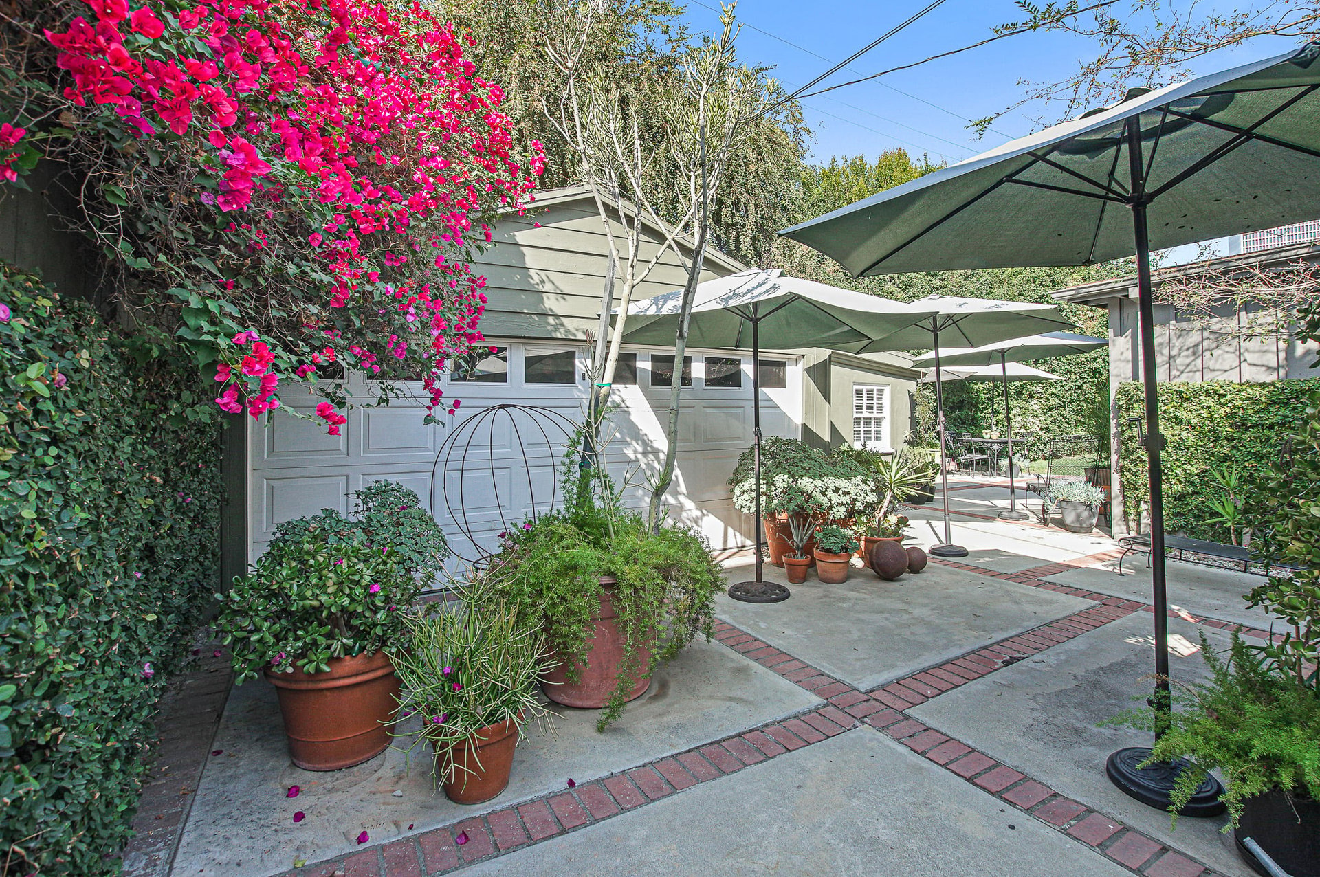 BREATHTAKING RESTORATION & RE-IMAGINED TRADITIONAL HOME IN MIRACLE MILE