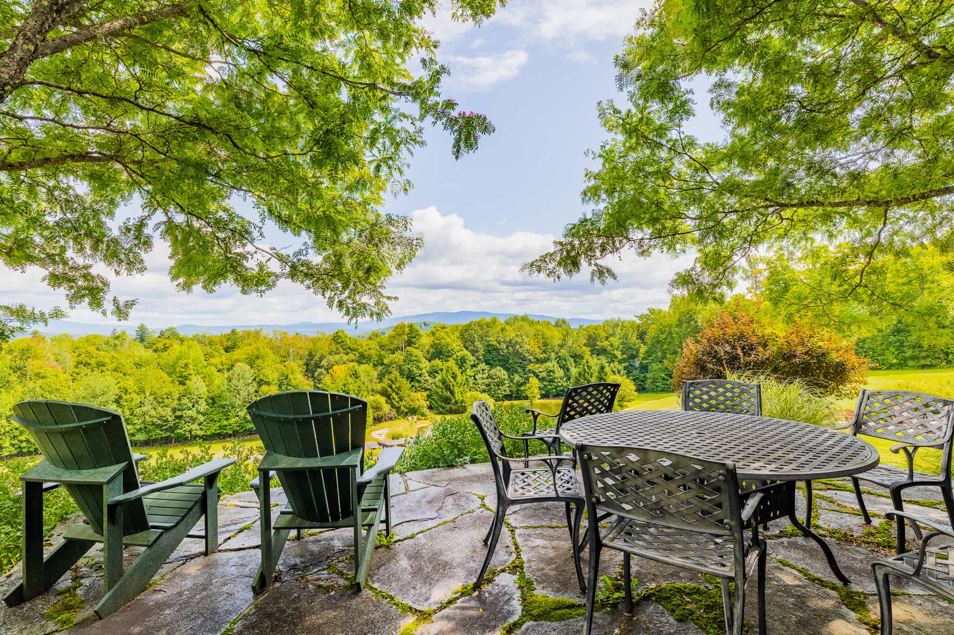 Exclusive Mountain Log Home - Monthly Rental Avail.