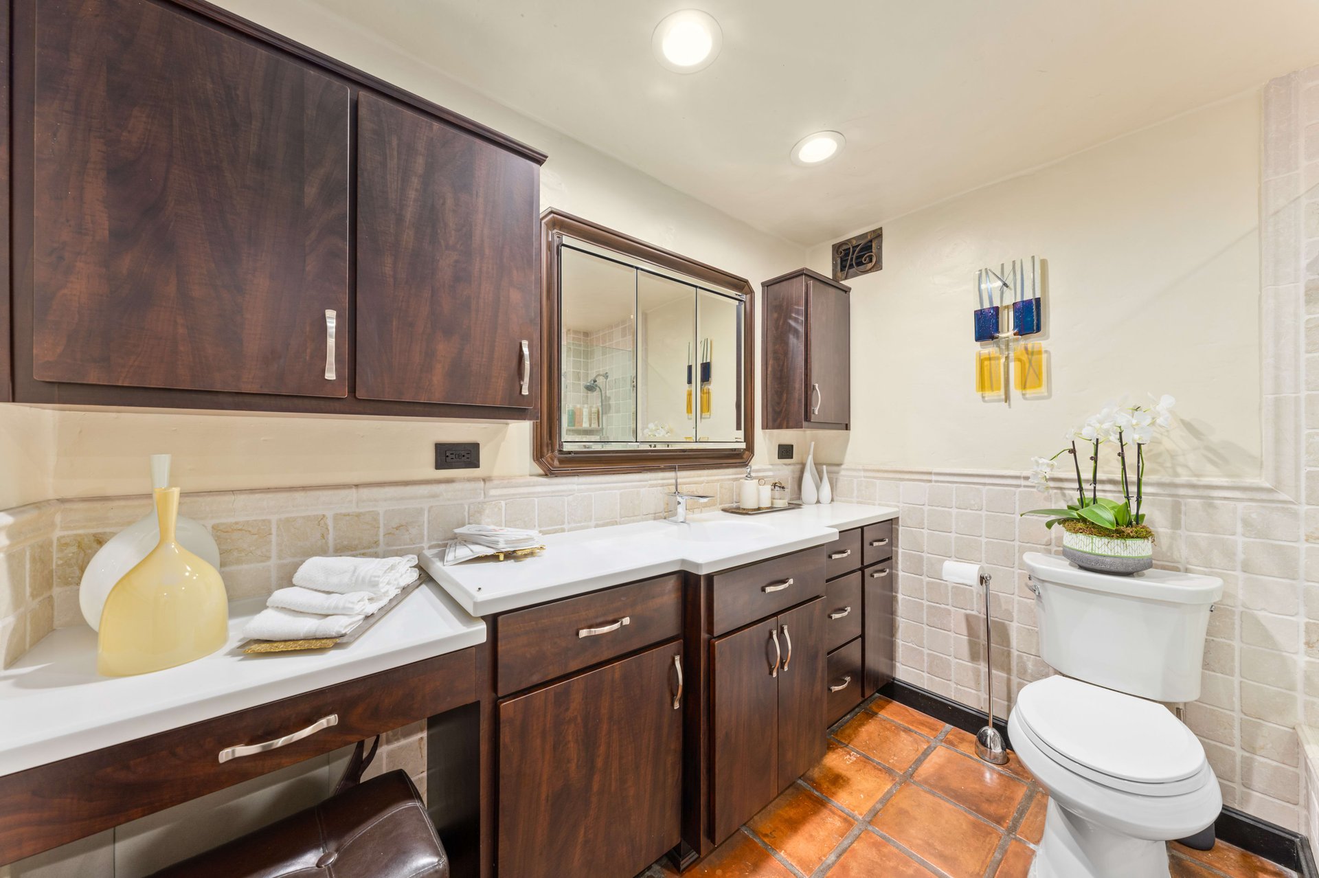 The Comstock #4E, Wilshire Corridor