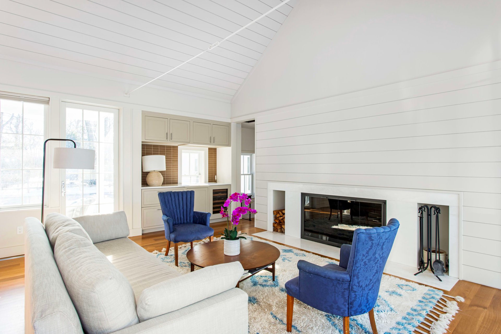 A BRIGHT AND BREEZY VILLAGE RETREAT