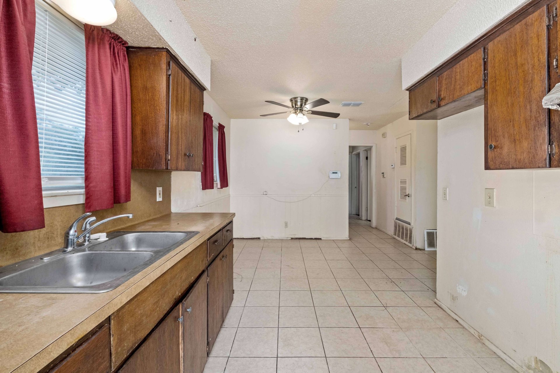 4742 Suburban Dr