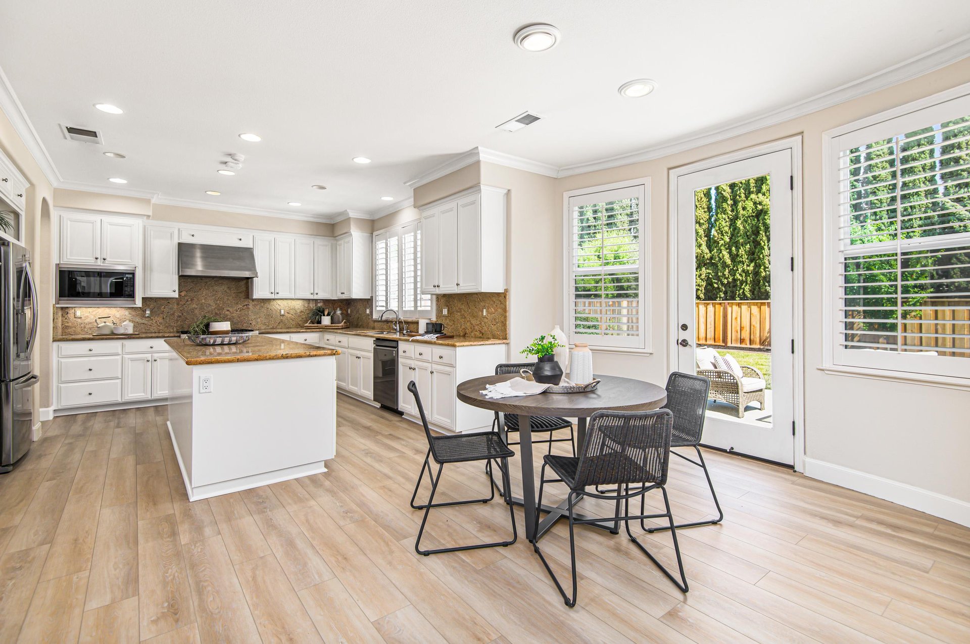 2112 Laguna Creek Lane
