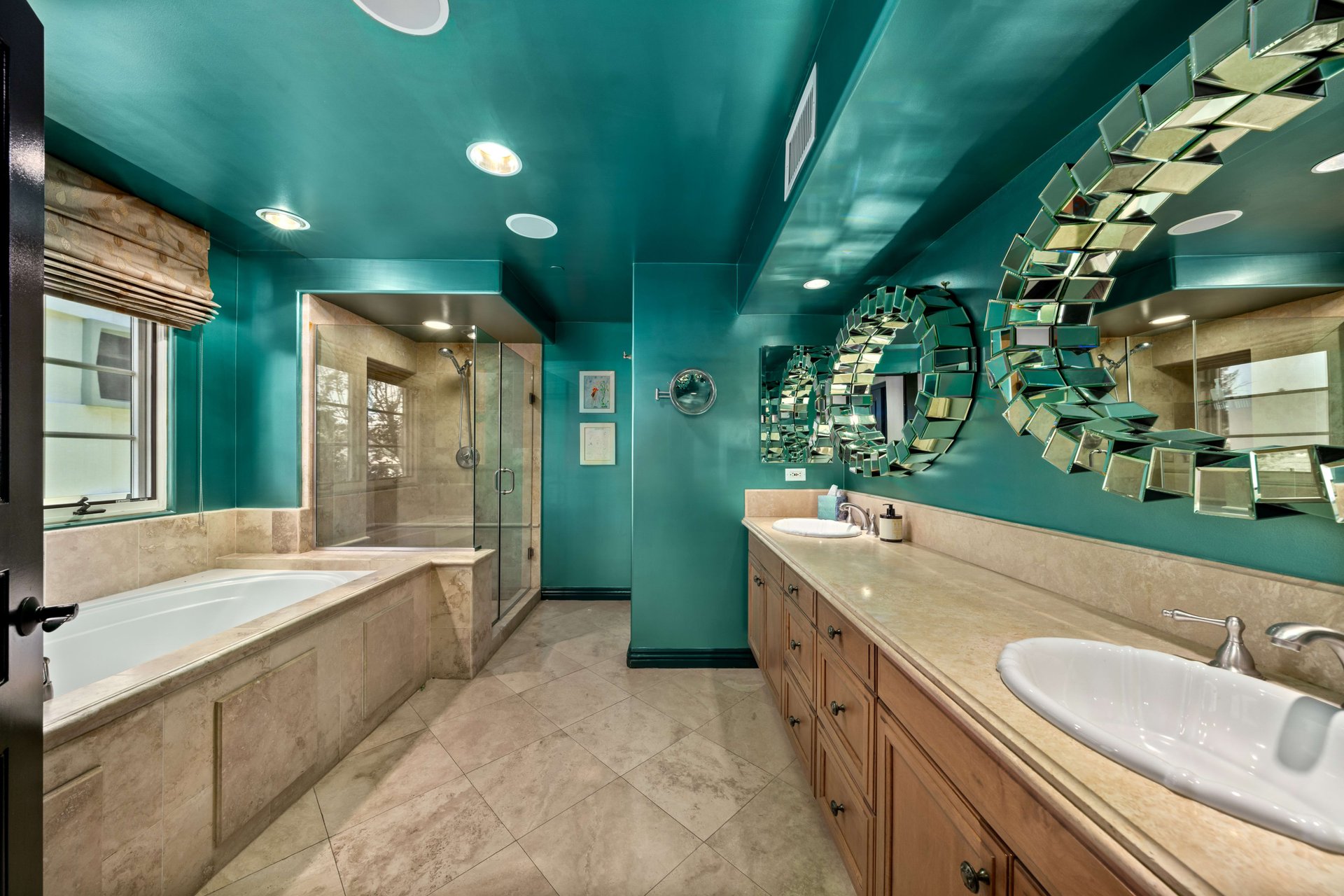 The Venezia #405, Wilshire Corridor