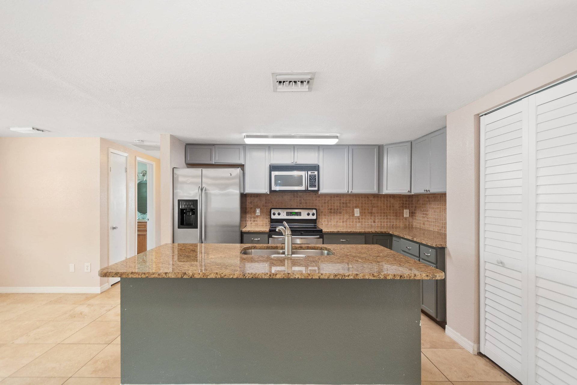 3207 ACACIA  STREET