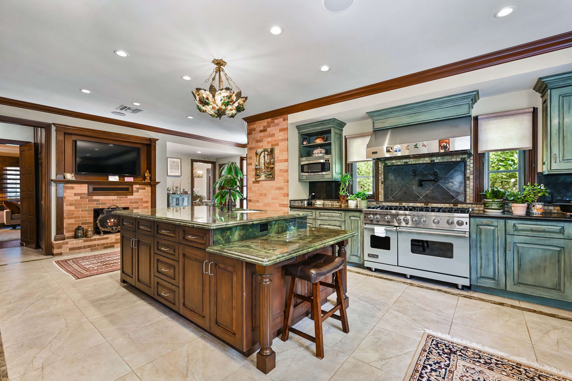 815 N Bedford Dr