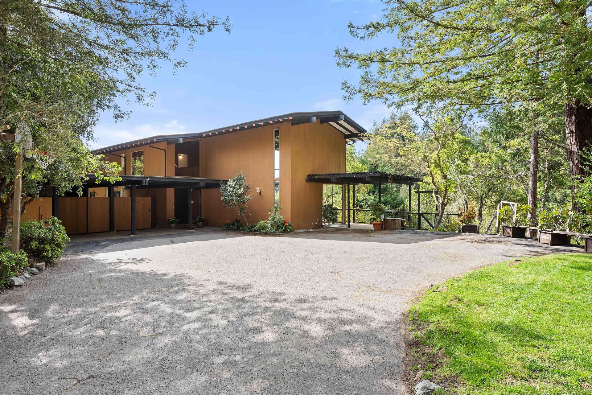 405 Crown Rd