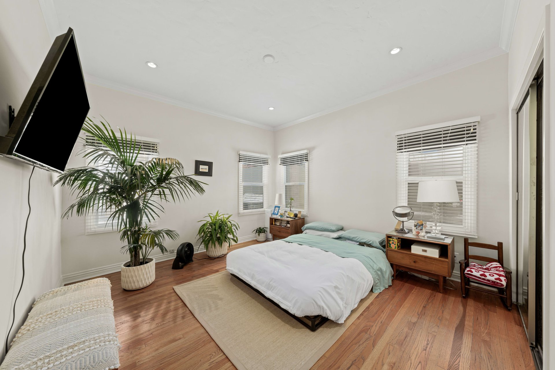 162 N Swall Dr, Beverly Hills