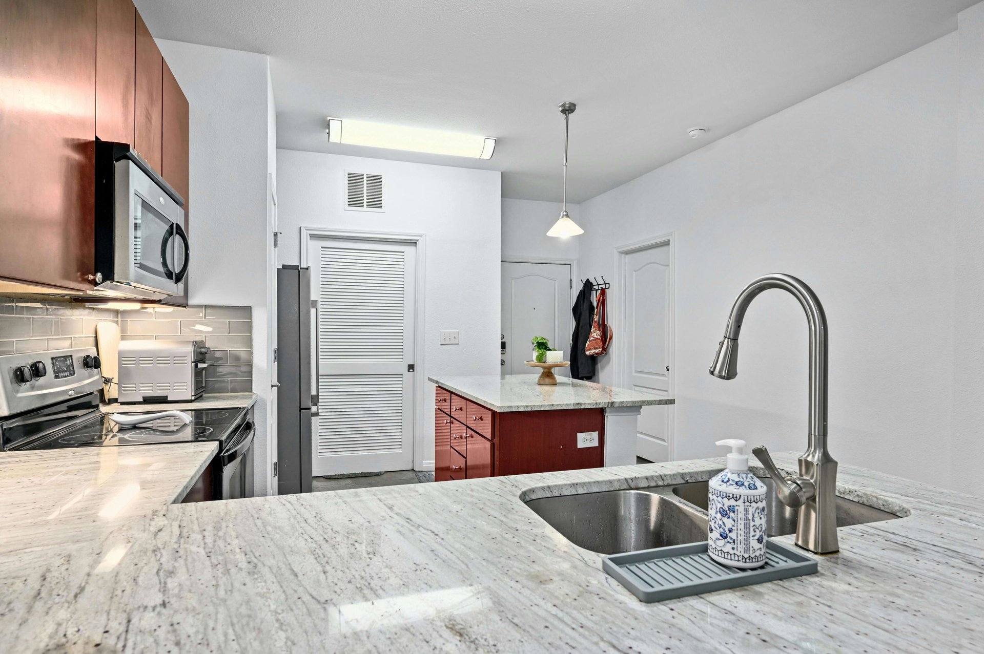 2505 San Gabriel Street #207