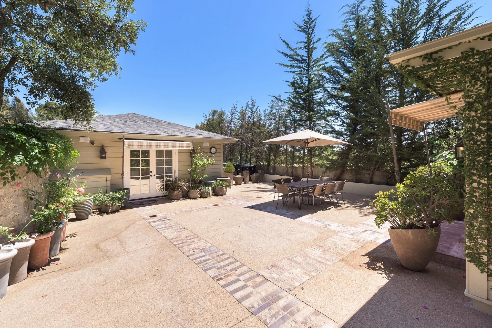 499 Halvern Dr