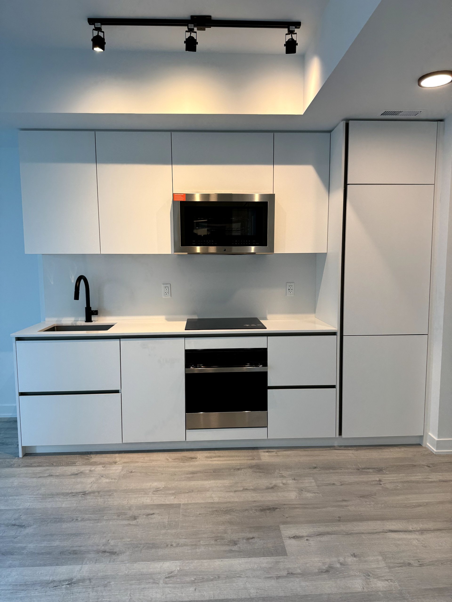 327 King St W, Unit 2105