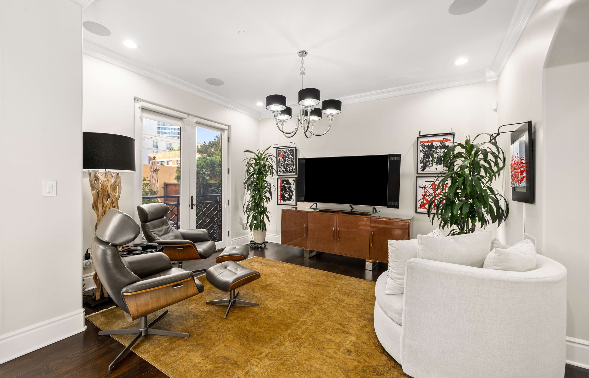 137 S Spalding Dr #104, Beverly Hills