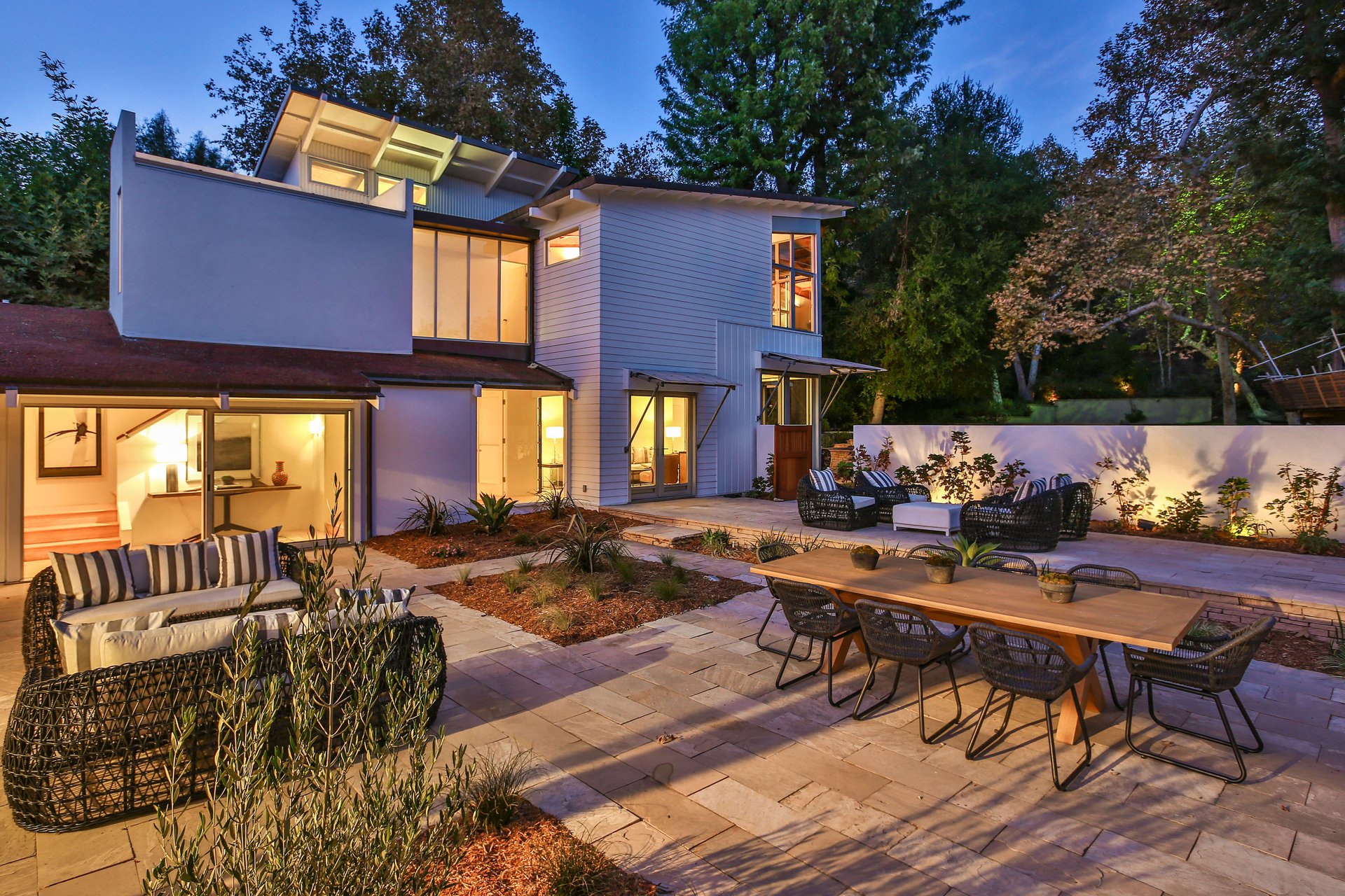 2492 Mandeville Canyon Rd