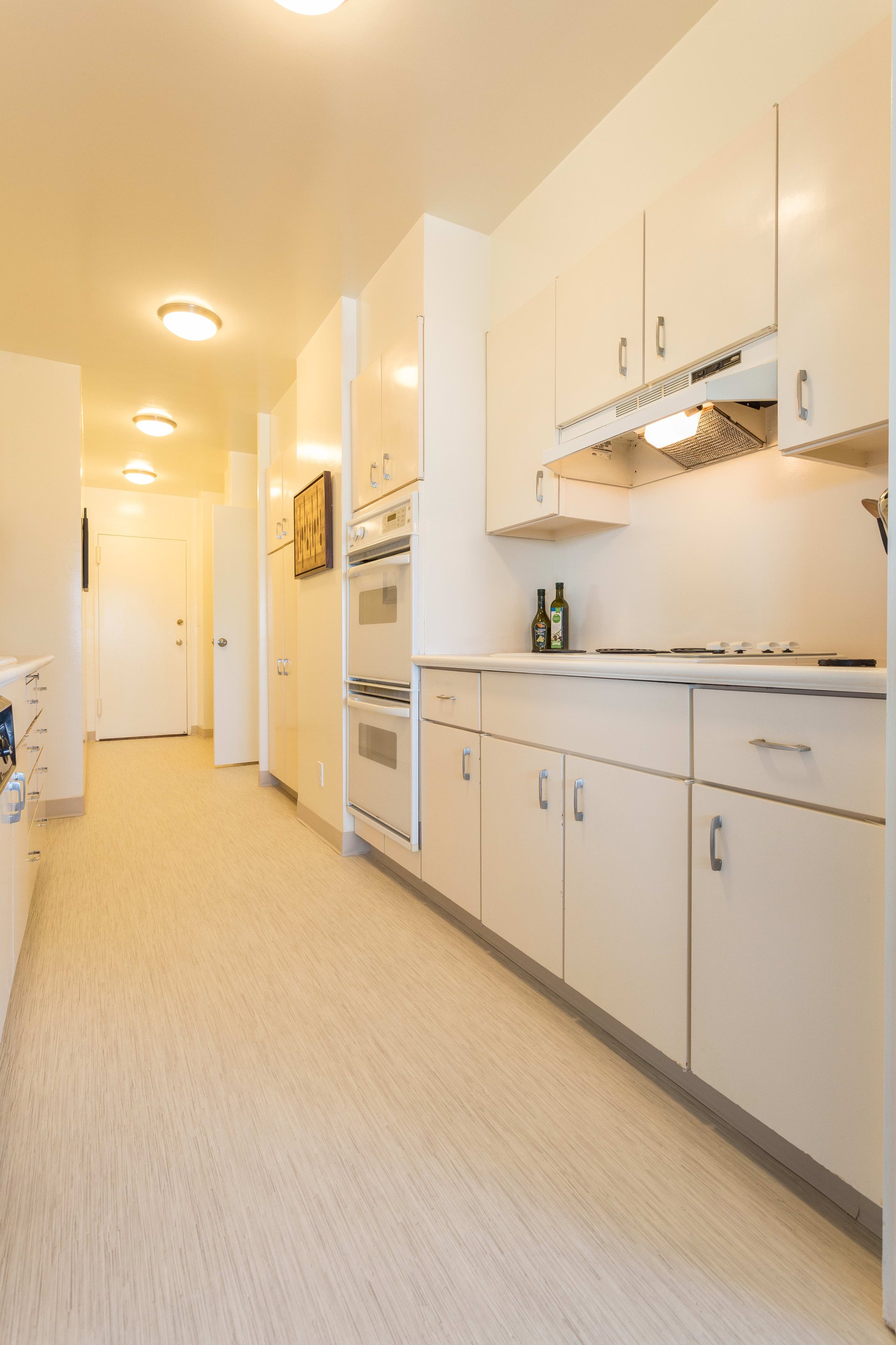 The Comstock #5B, Wilshire Corridor