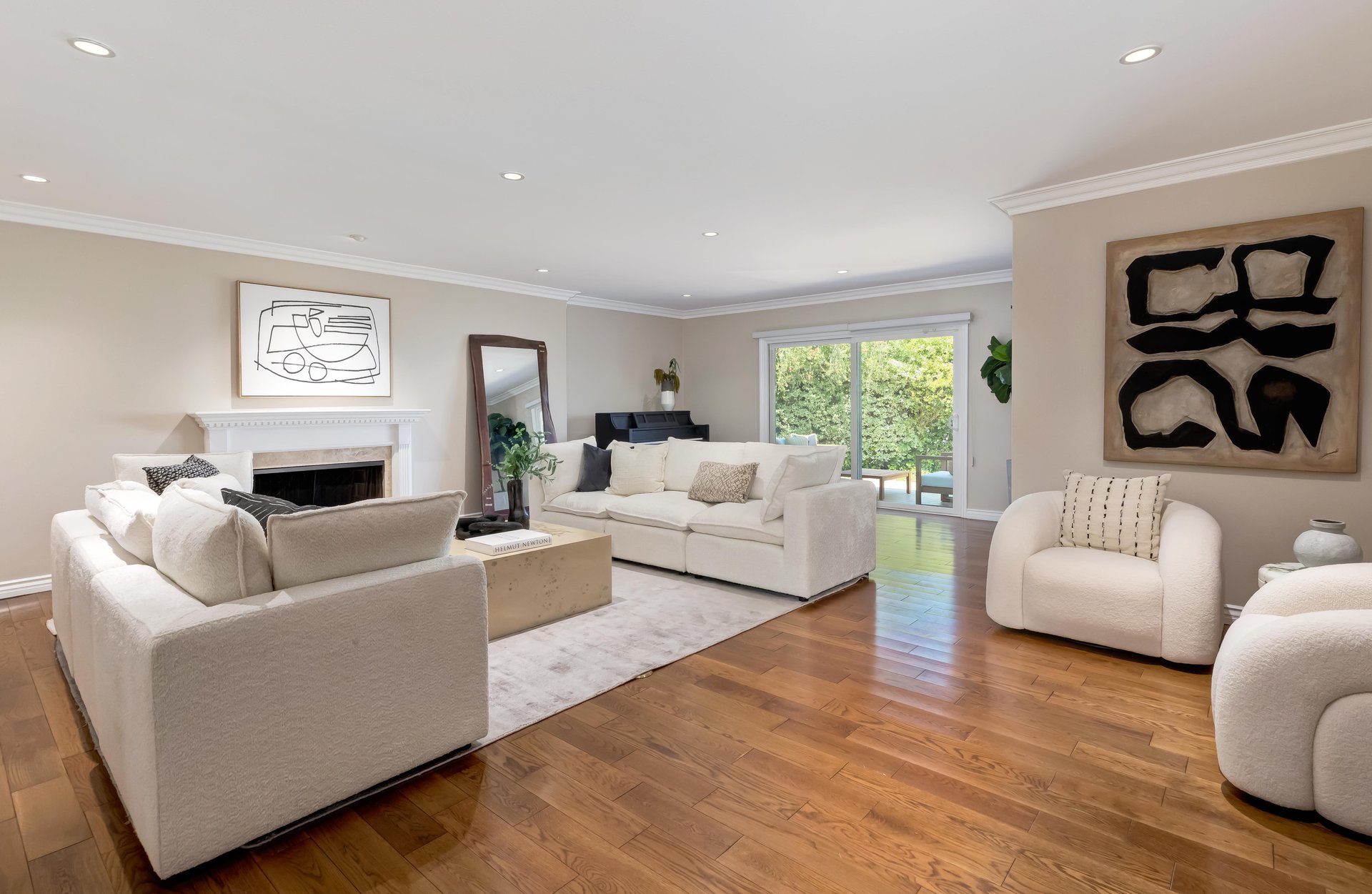 2302 Duxbury Cir, Beverlywood
