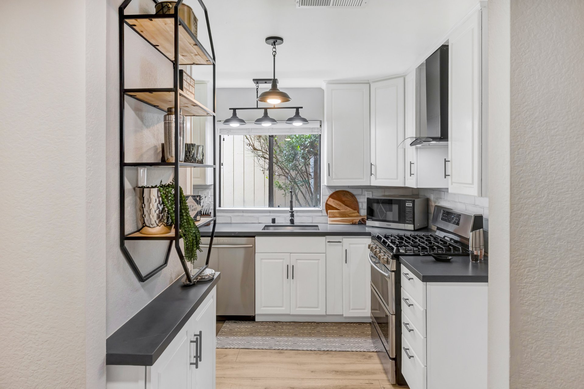 Charming Updated Townhouse Near the Ocean