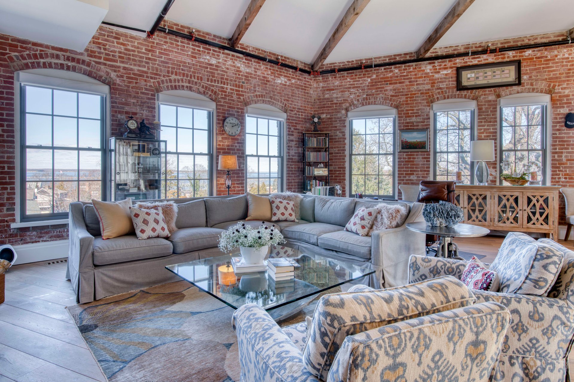 A Watchcase Flagship Penthouse With Unmatched Water Views
