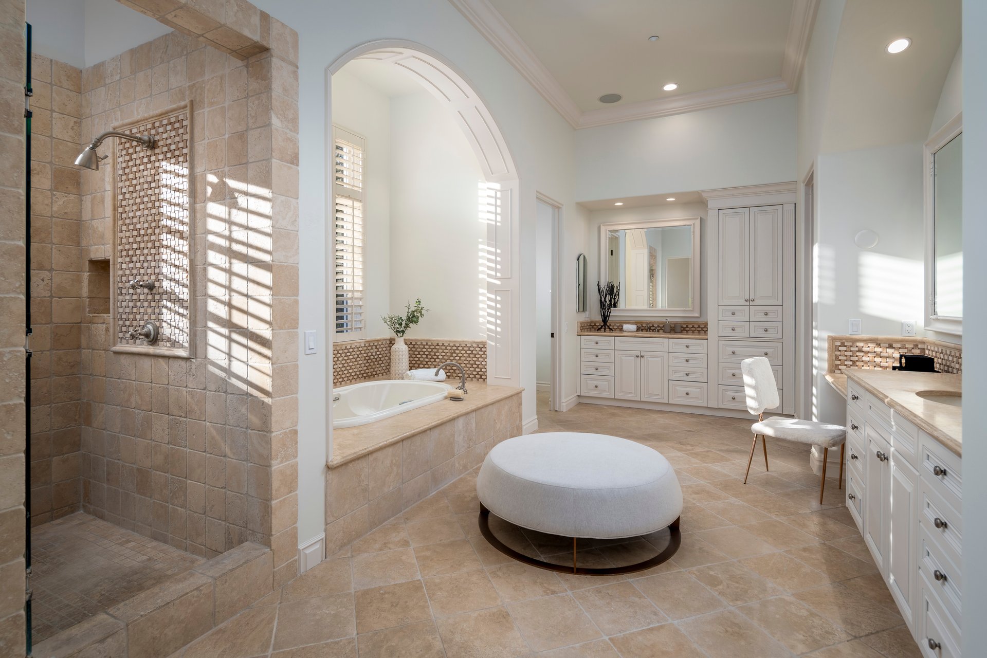 Luxury Living Redefined: Executive Rental in The Bridges