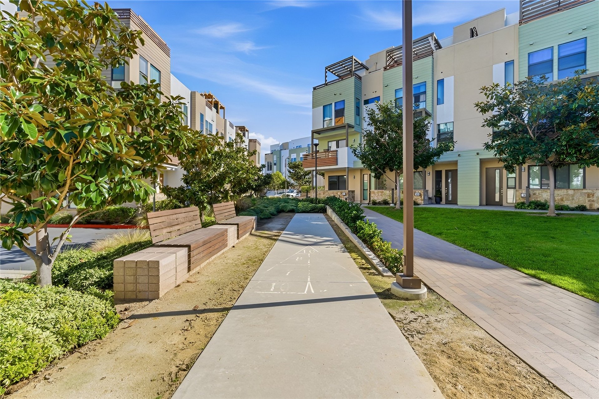 669 W 17th