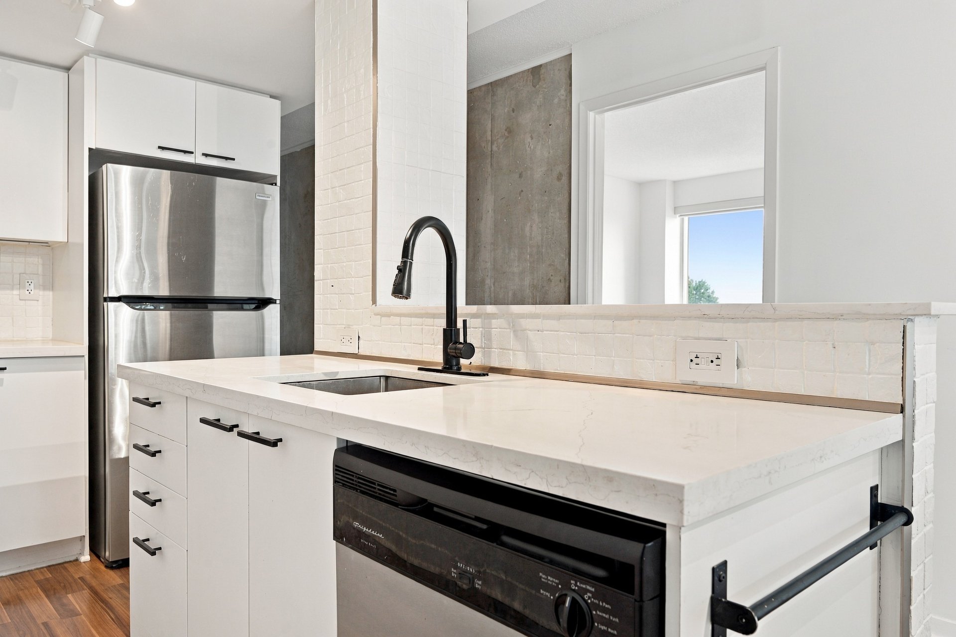 Immaculate 2 Bedroom Corner Unit