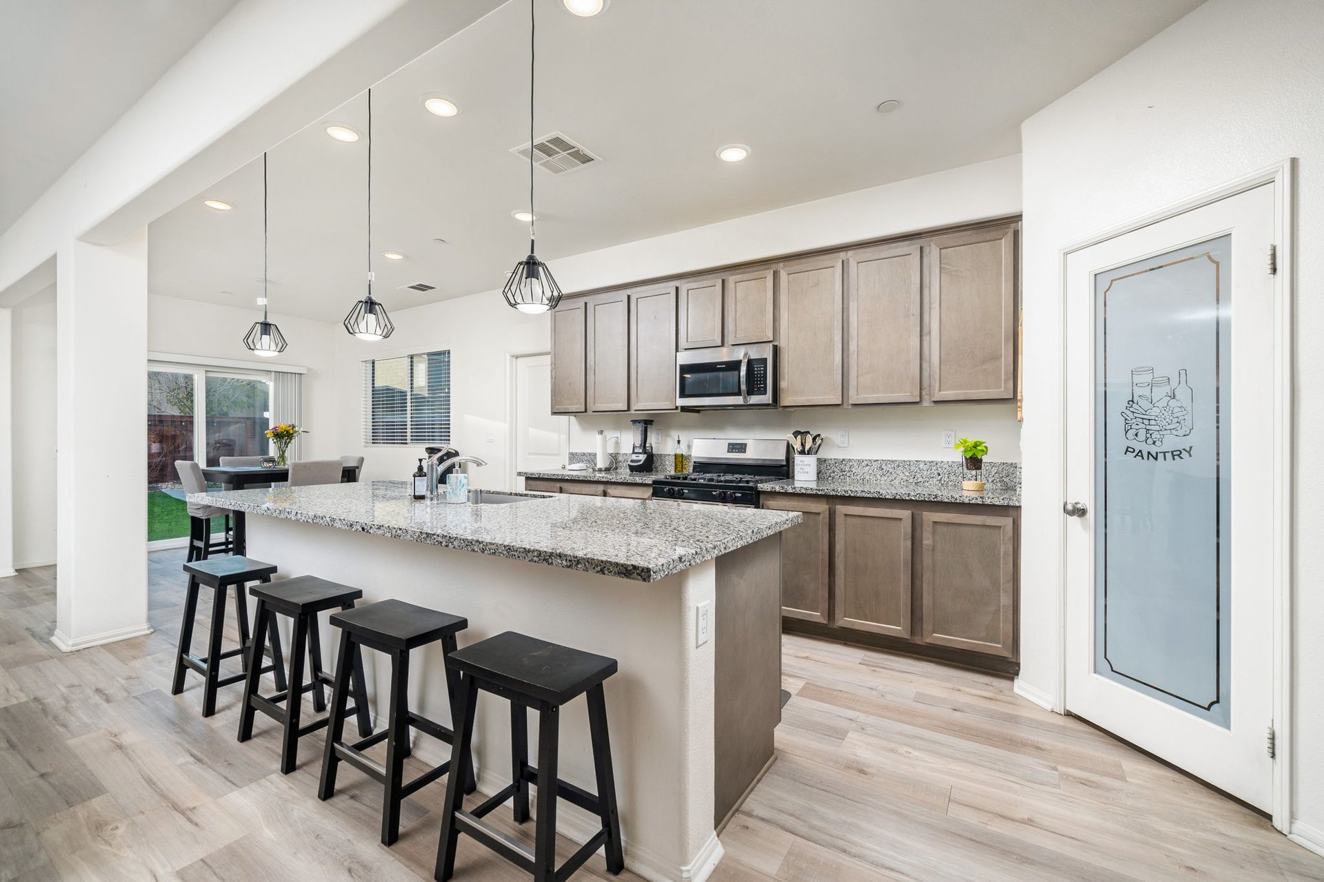 13946 Camino Cinco