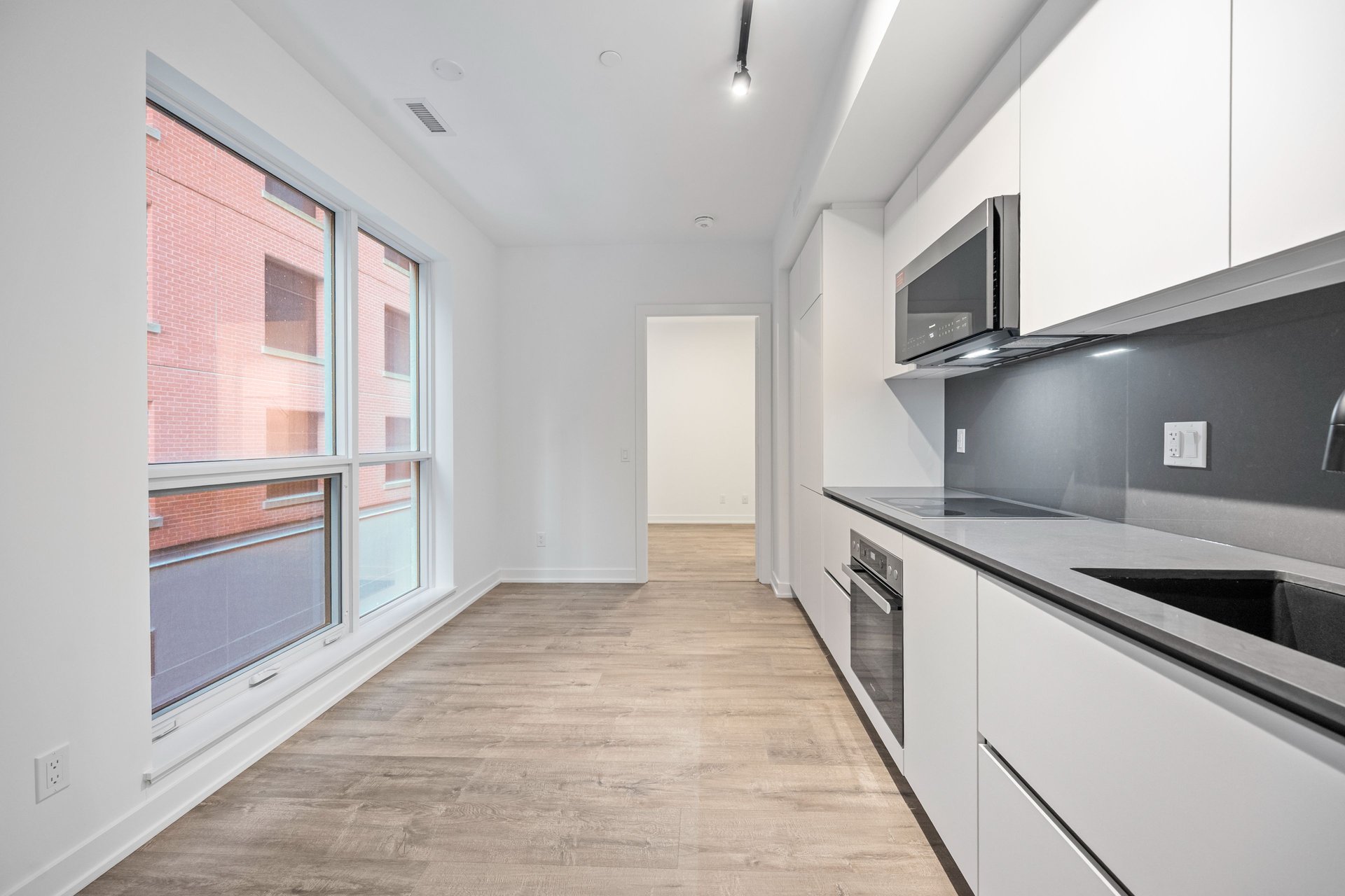 327 King Street W Unit: 302