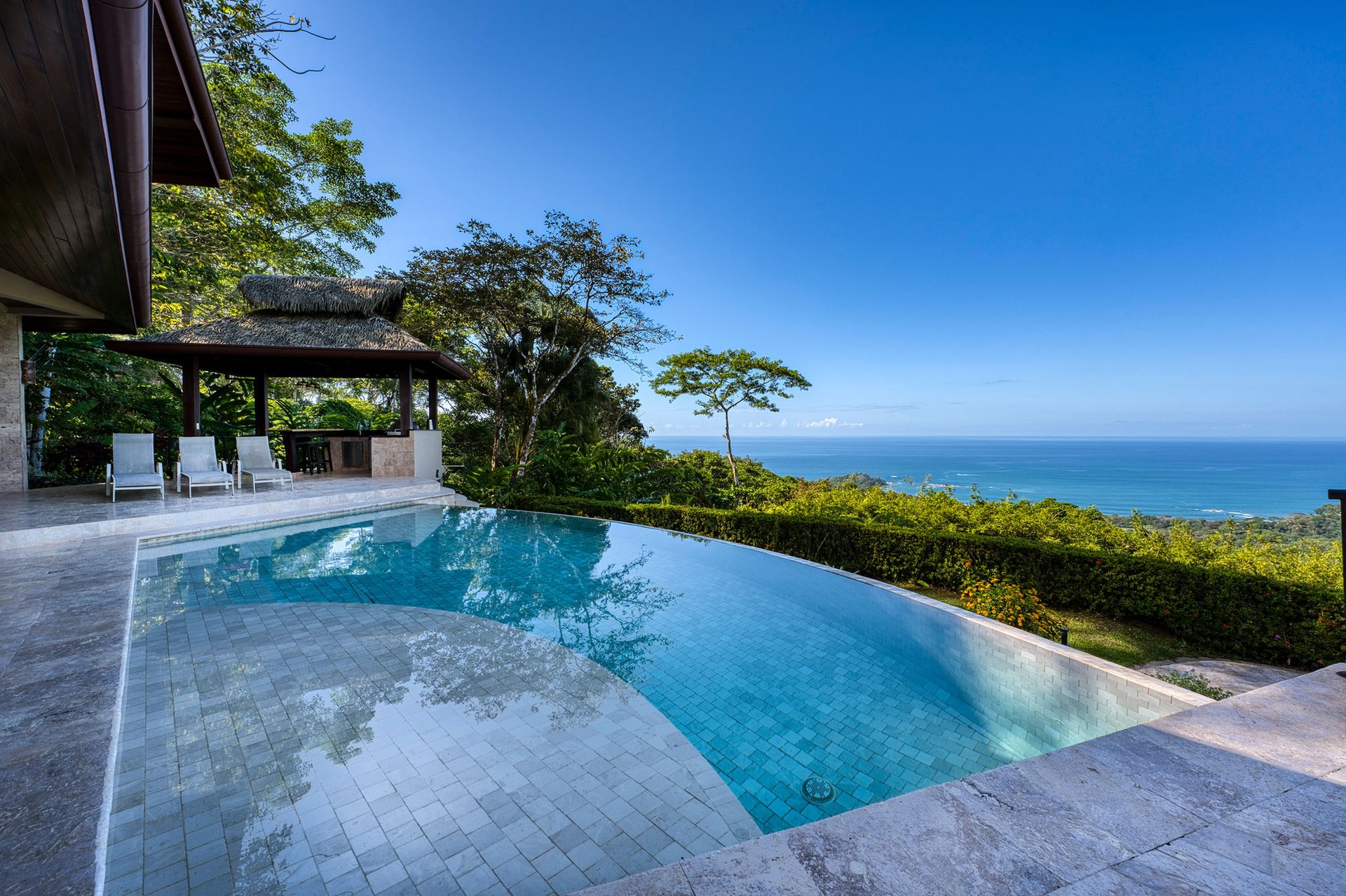 Casa Bambú – LUXURY 5 BEDROOM ESTATE WITH EXCEPTIONAL OCEAN VIEWS