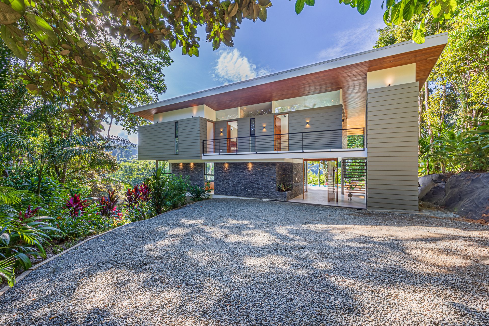 4 Bedroom Jungle Paradise with Ocean Views