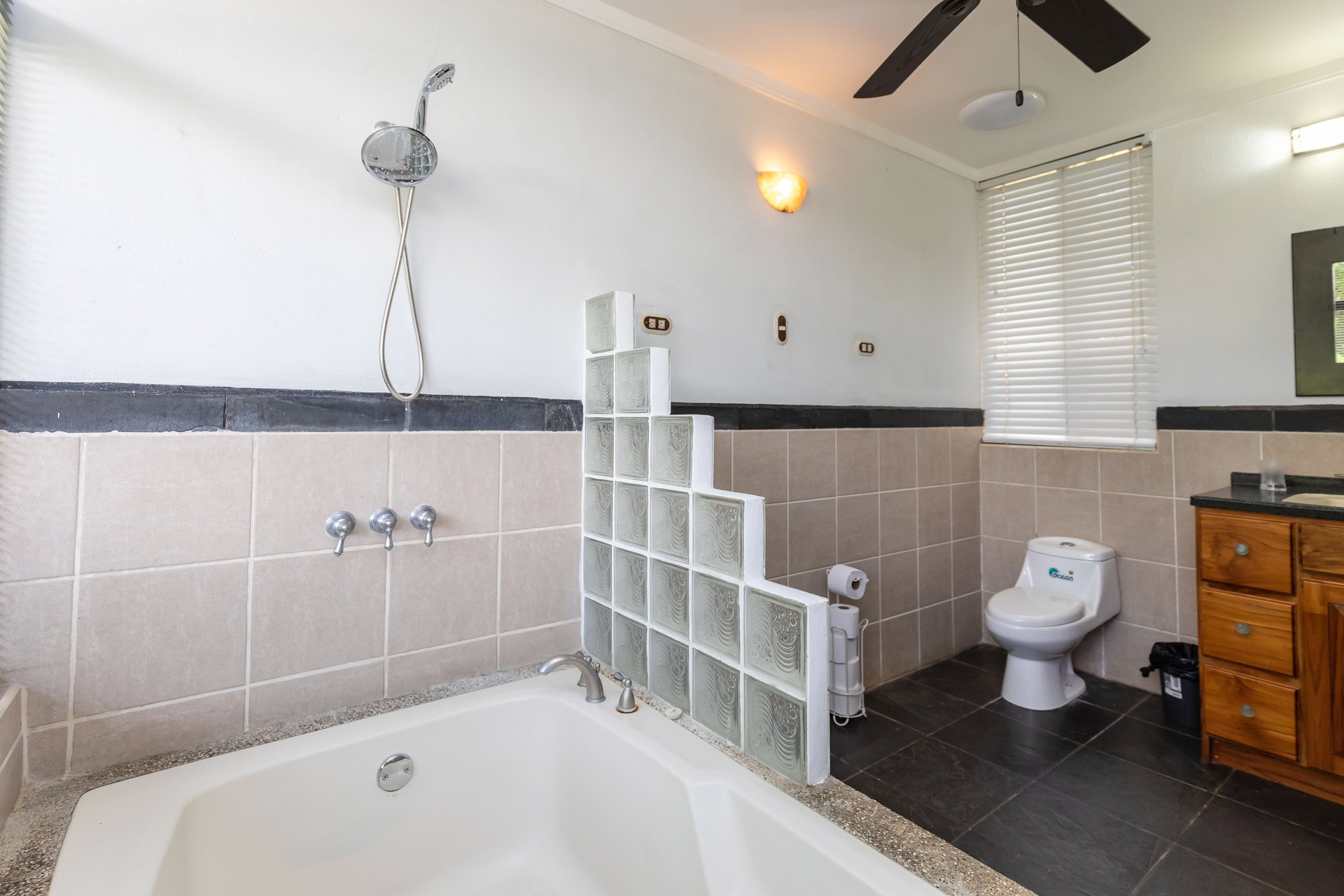 Hacienda-Style Retreat For Sale in Naranjito