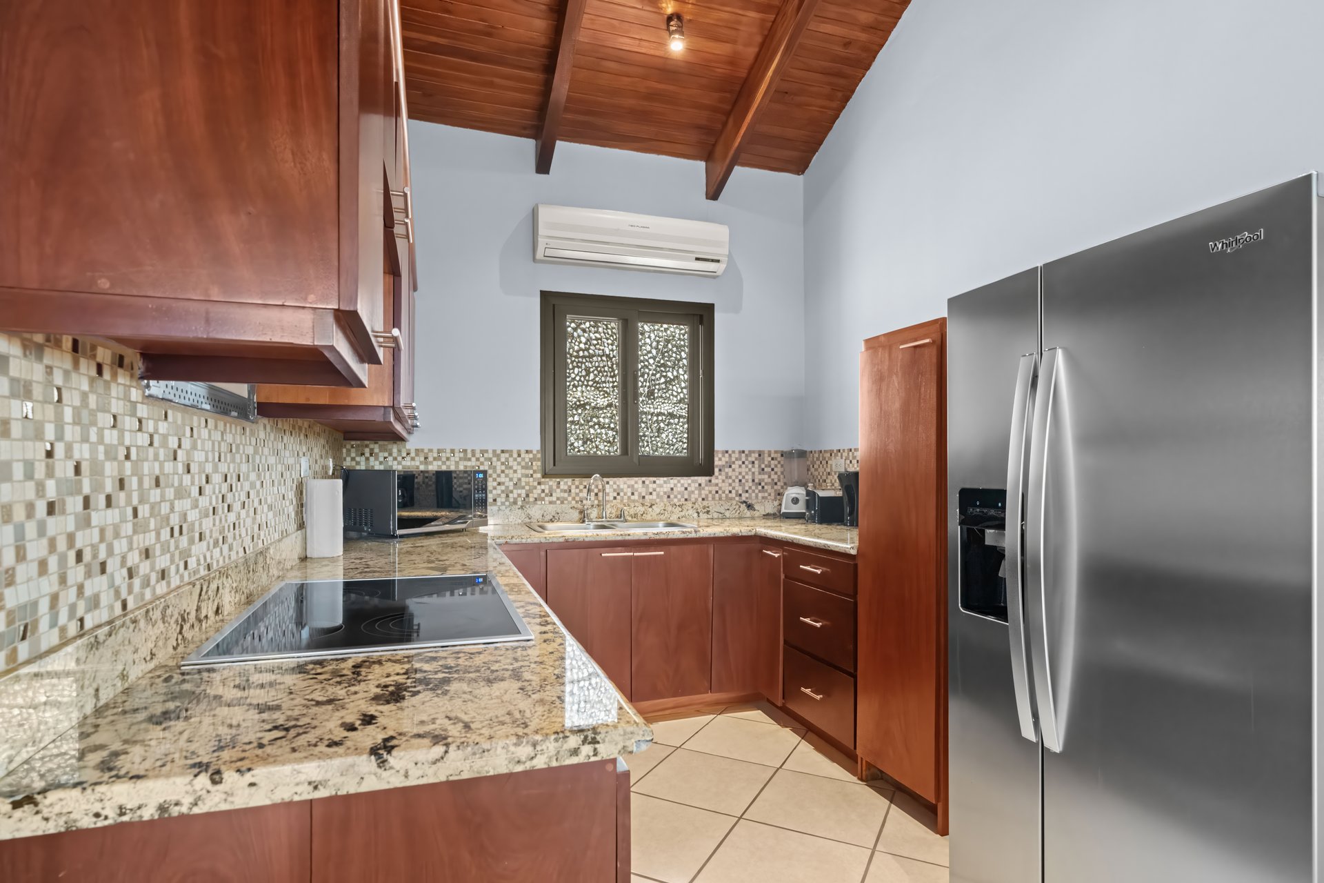 Casa Omega | Ocean View Apartment Complex in Altos de Flamingo