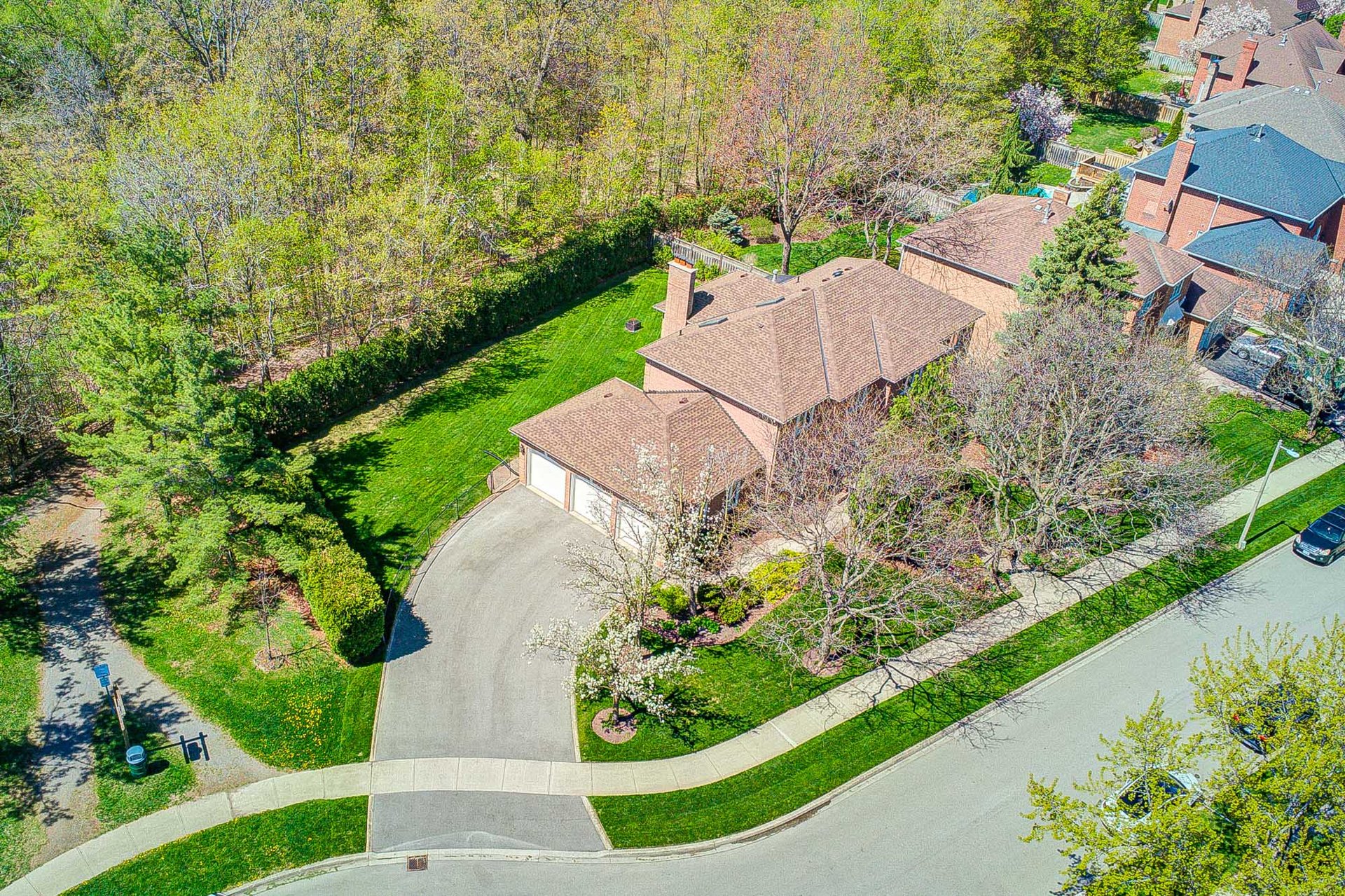 1296 Mapleridge Cres