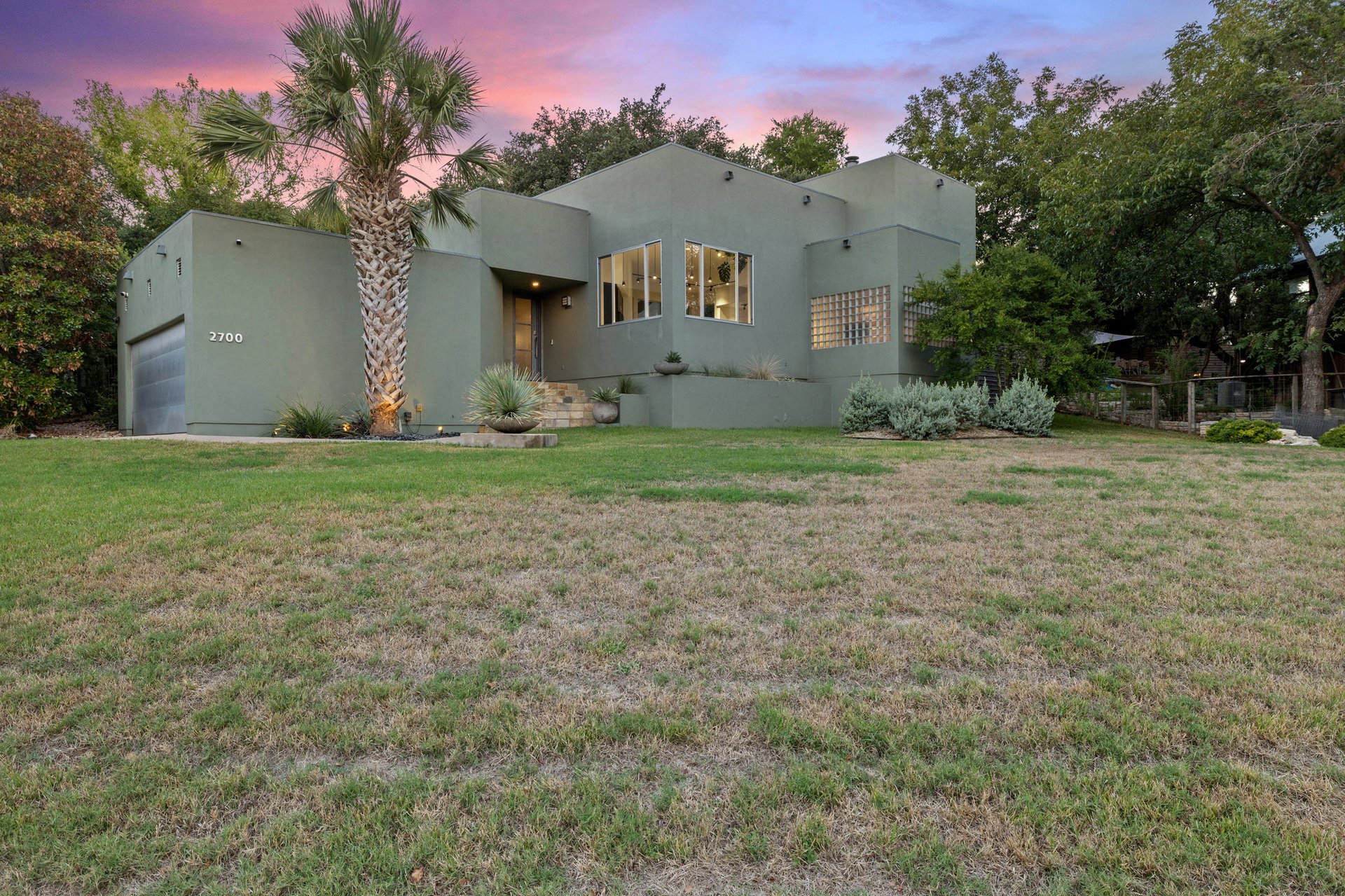 2700 De Soto DR