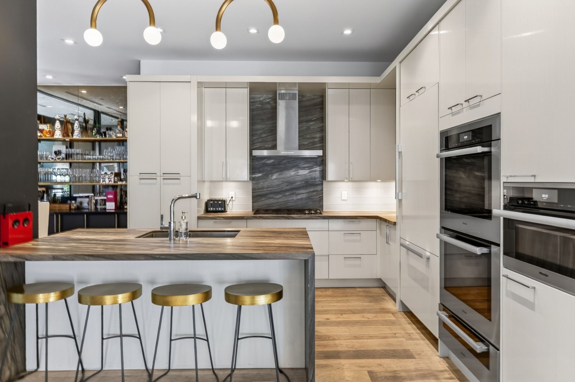 Ultra-Exclusive Yorkville Address