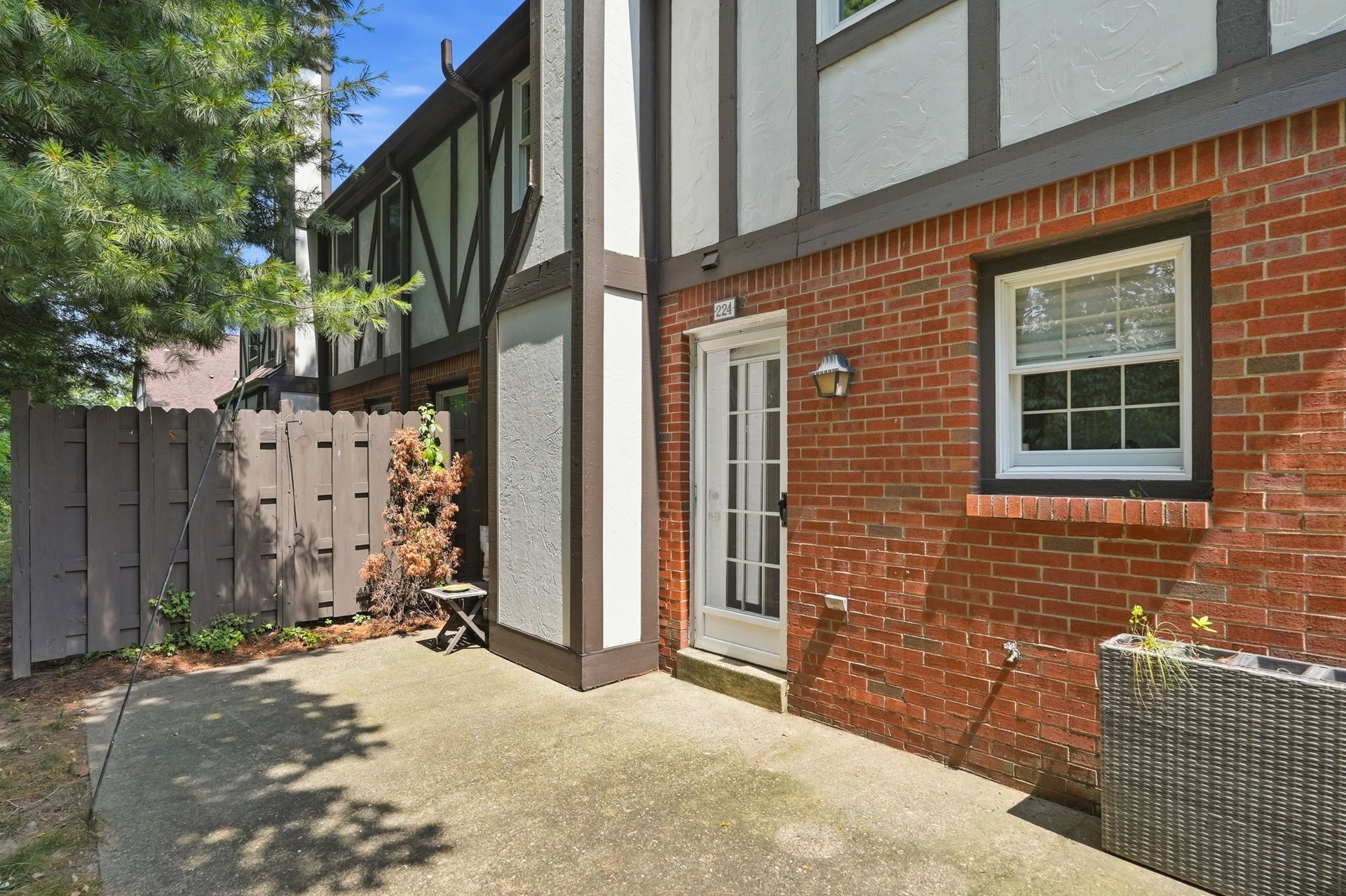224 Thornberry Circle