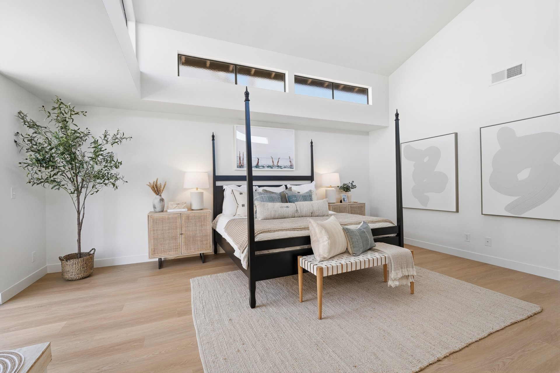 2516 The Strand