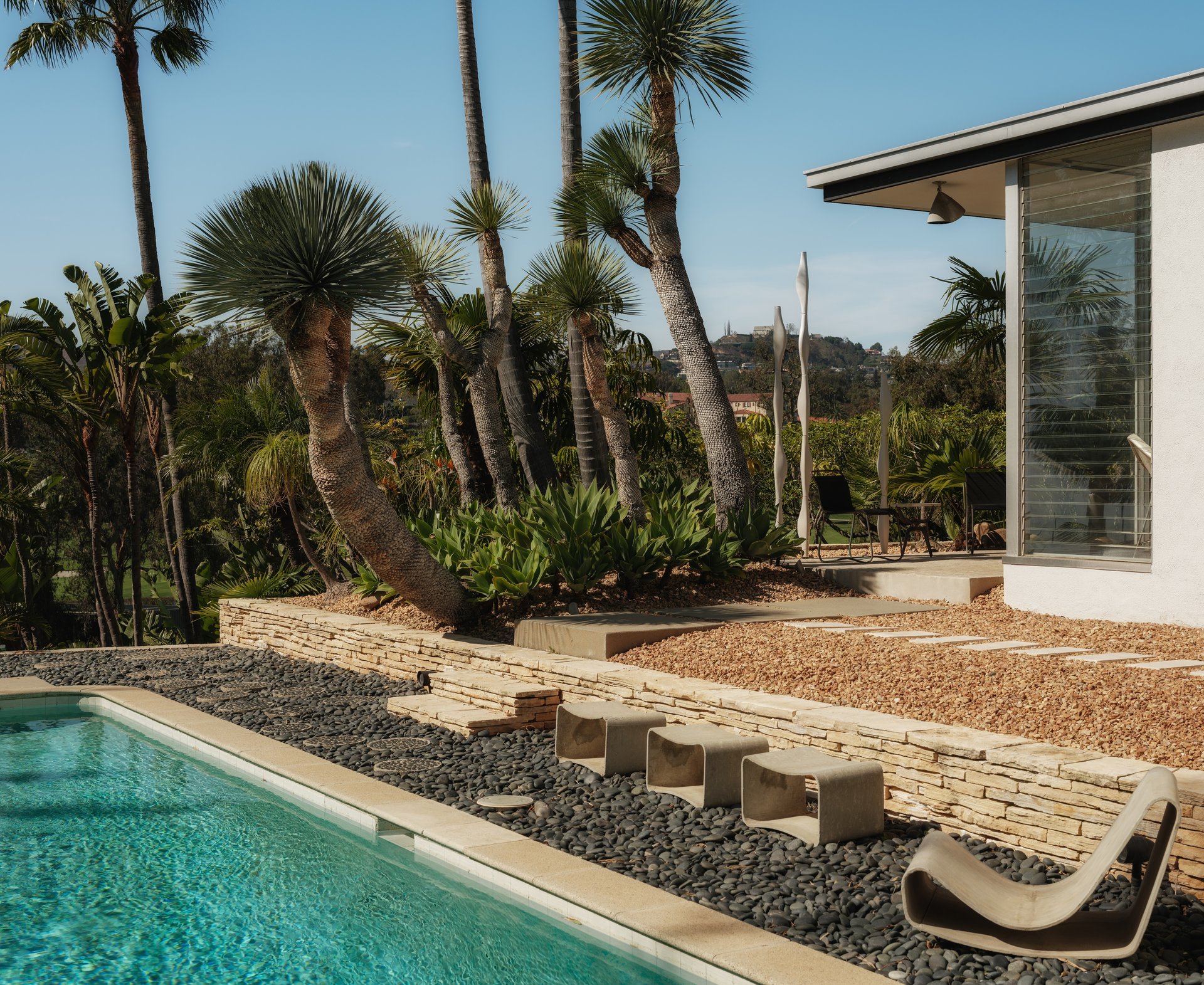 1911 La Mesa Dr