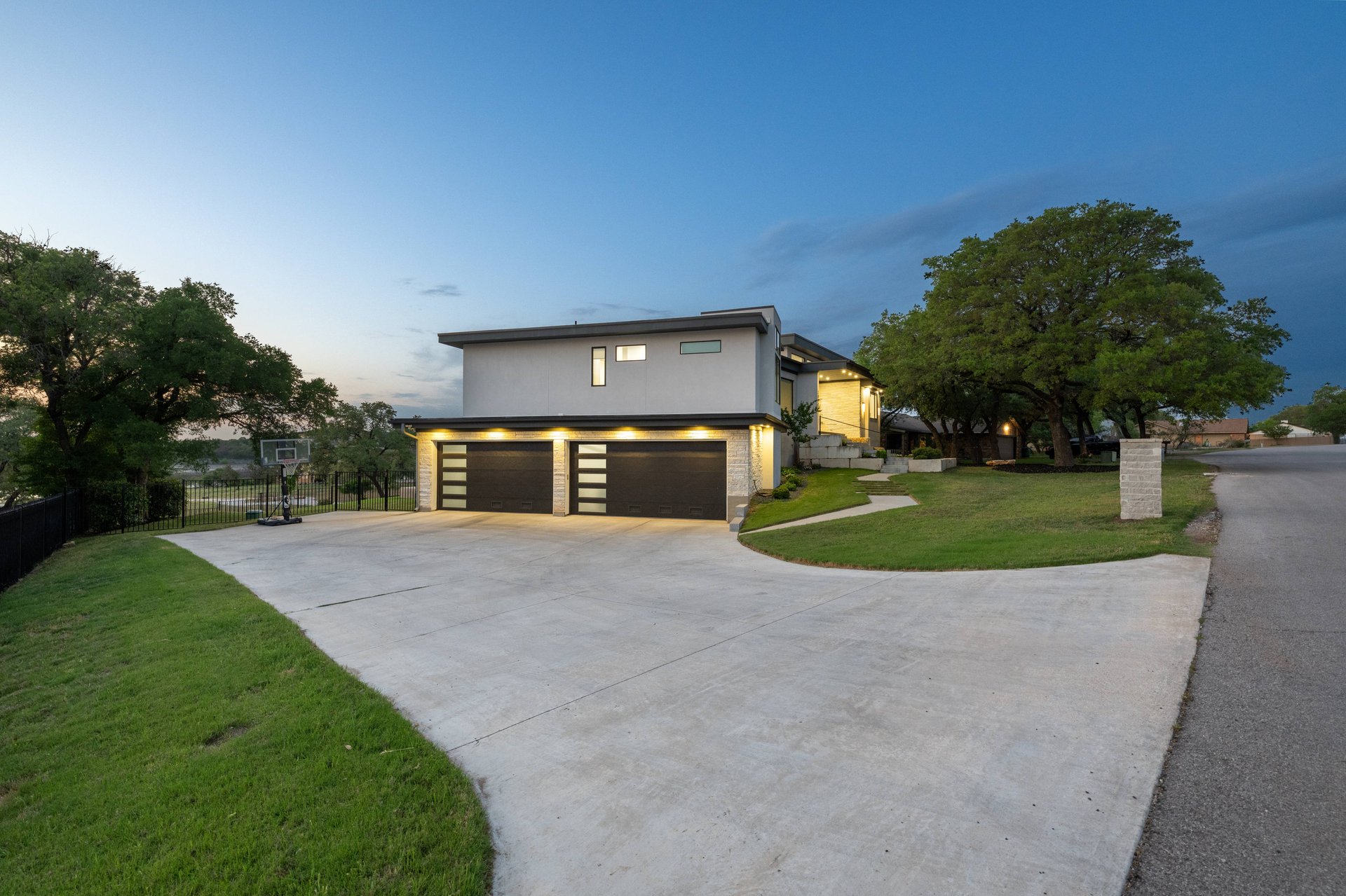 2912 Patriot Drive & 3002 Point Cove