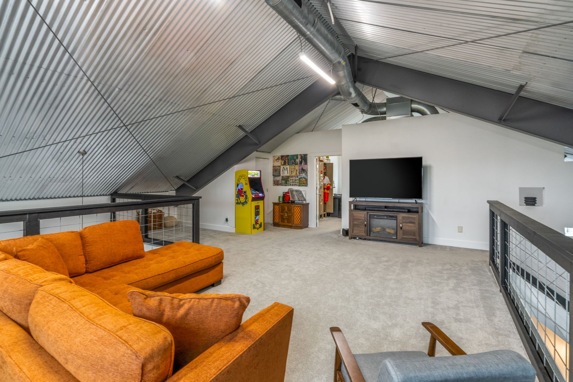 Unique Residential/Commercial Property - 180 Henly LOOP
