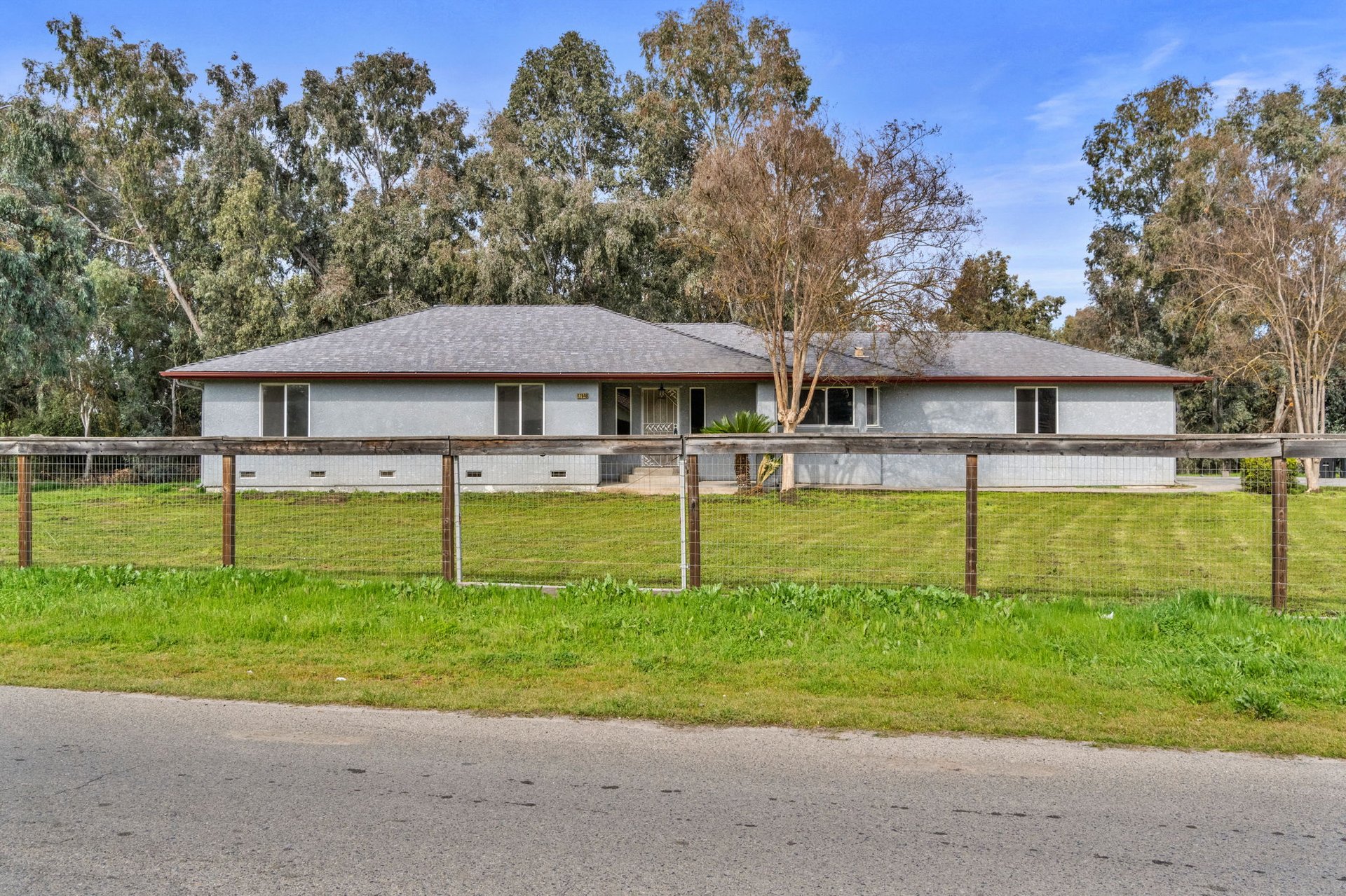 17646 Lane Dr