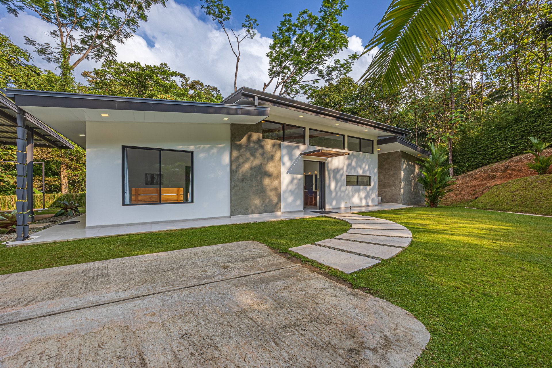Casa Ballena Pearl with Extra building site!