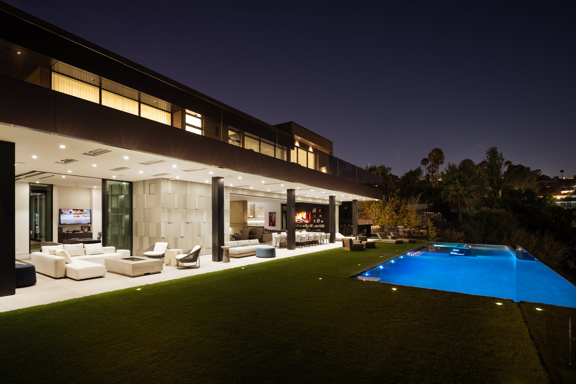 1140 Summit Dr, Beverly Hills