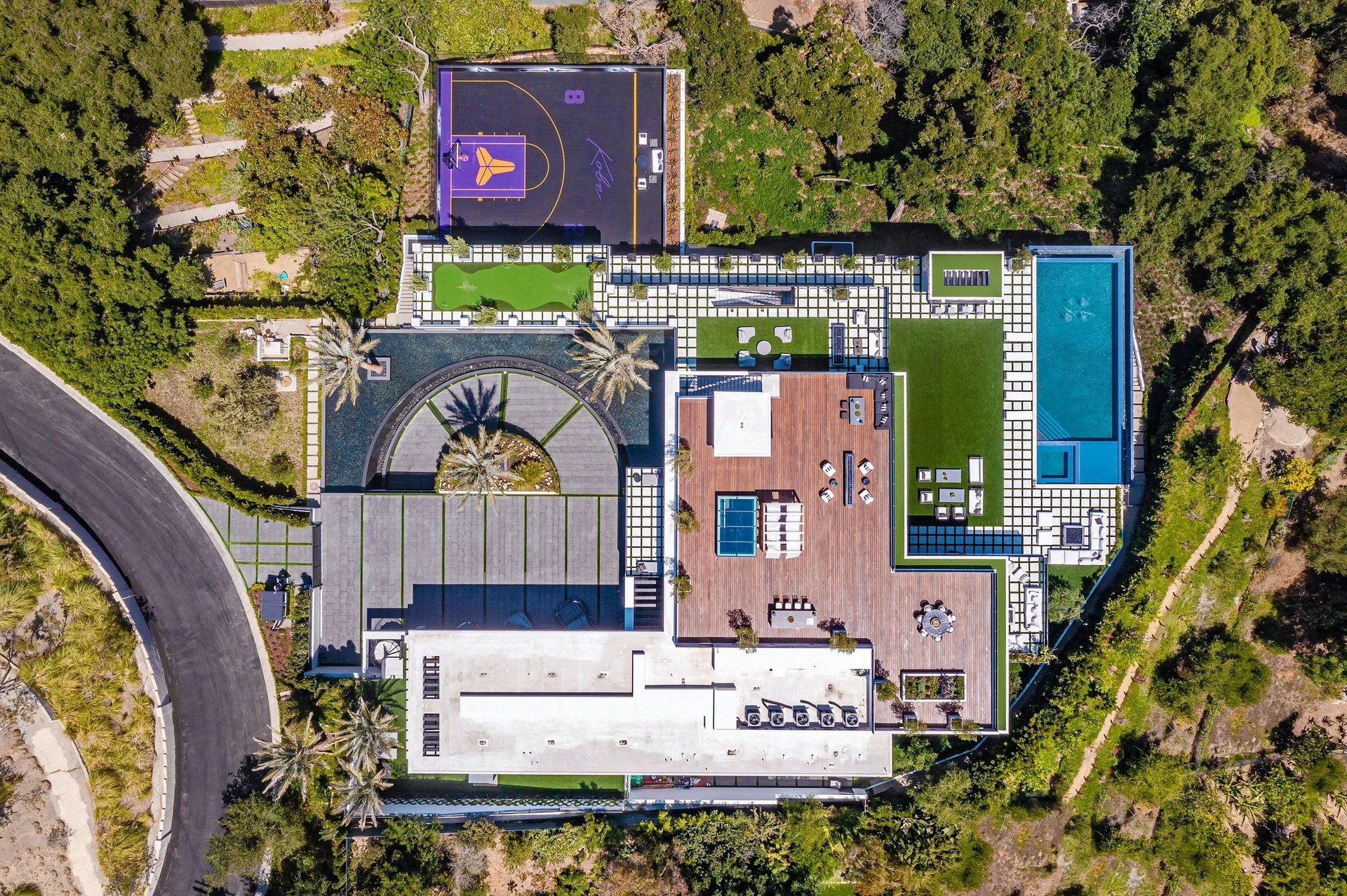 1047 N Bundy