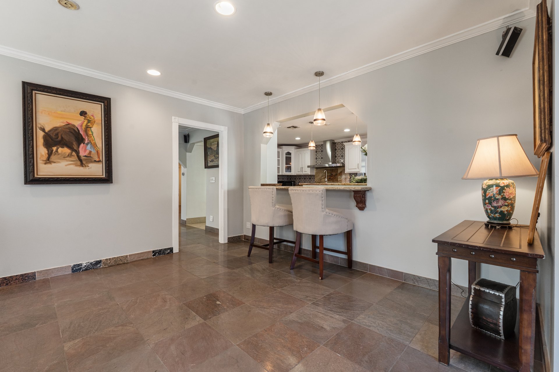 790 N El Molino Ave