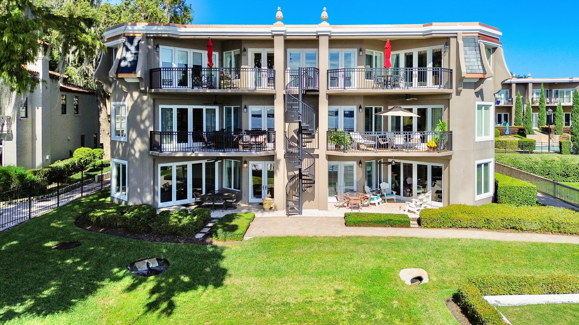 Spacious Winter Park Lakefront Condo in Perle du Lac